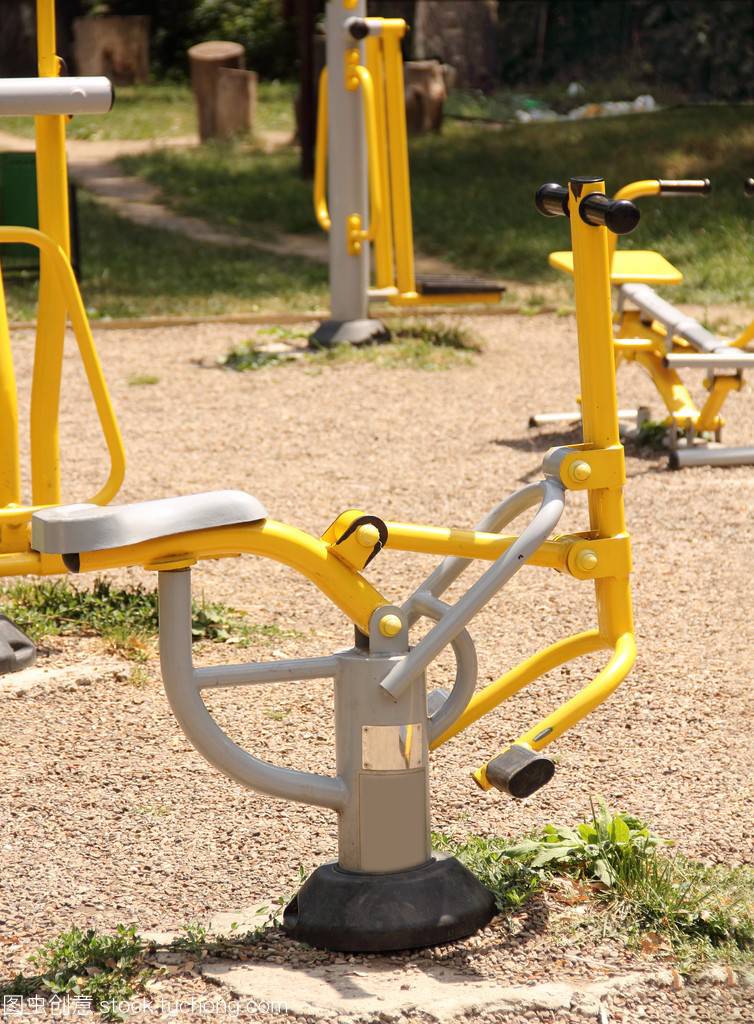 贺州富川公园路径体育器材路径高低杠定制